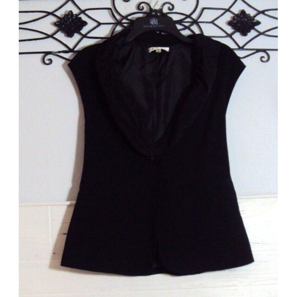 Cabi Vest Women's Size 2 Black V Neck